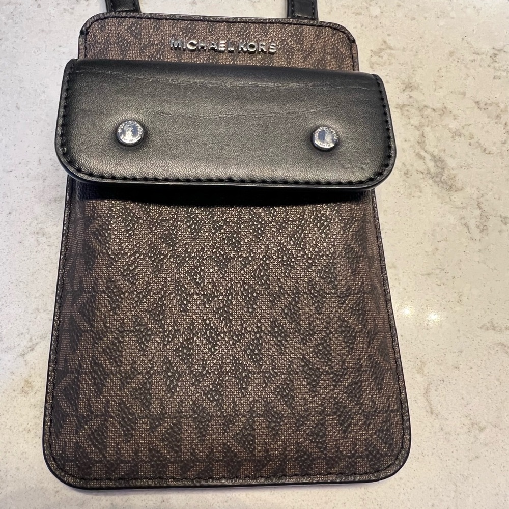 Michael Kors Signature Phone Sleeve handbag - Picture 2 of 15
